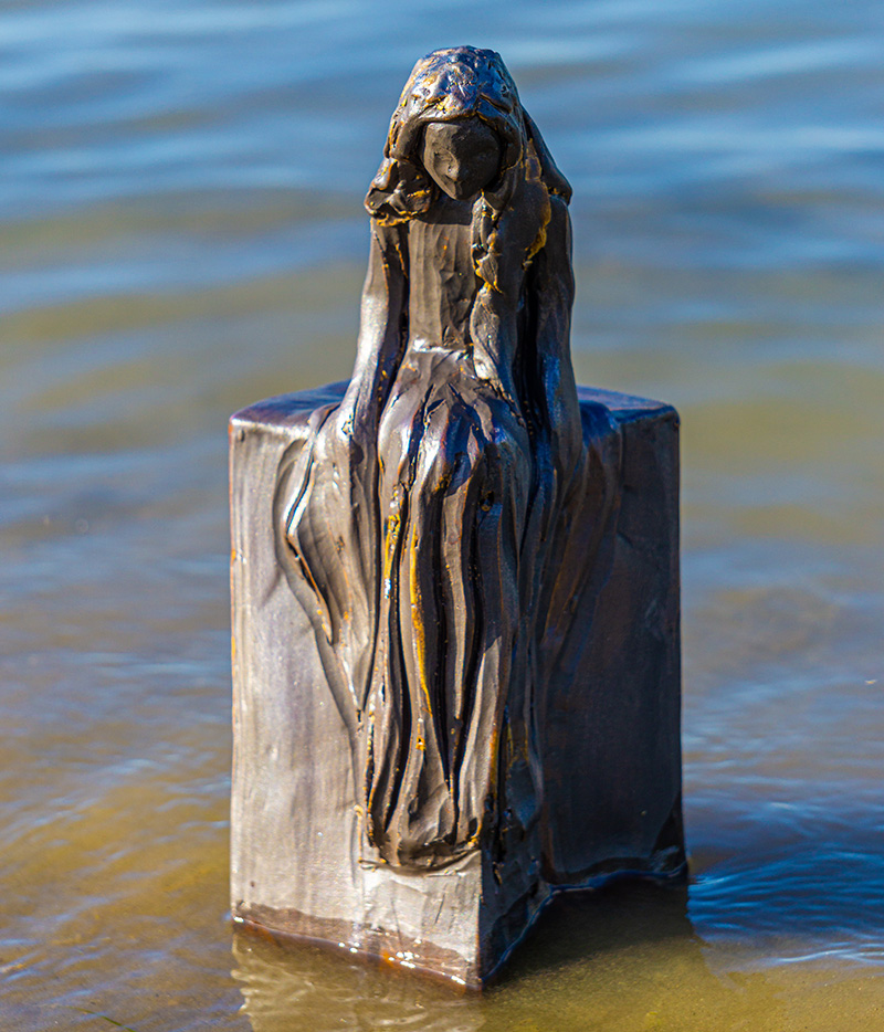 Frauenfigur Wasser